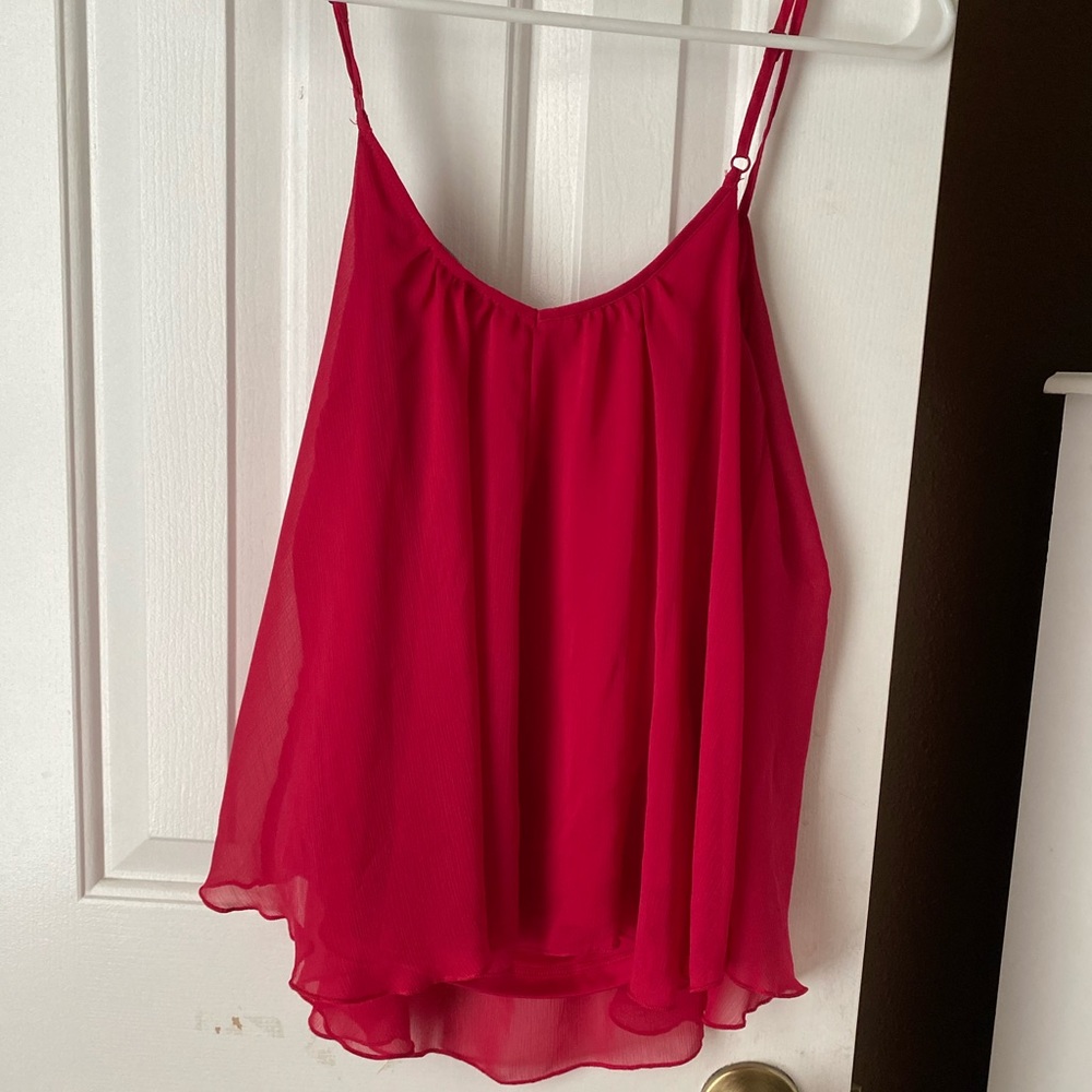 Express flowy top with a satin interior